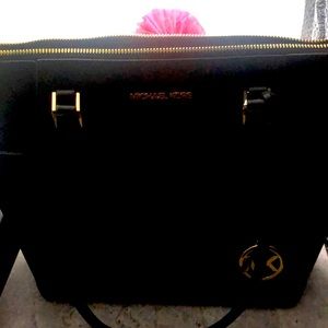 Michael Kor purse, black leather, 2 week old